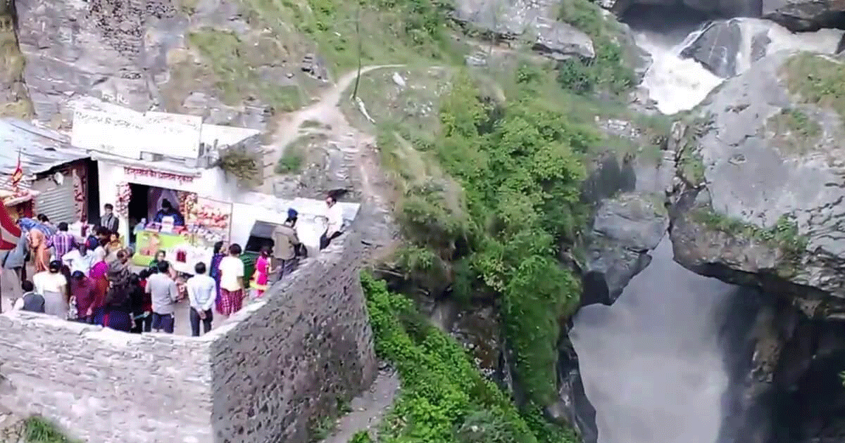 भारत के प्रसिद्ध सरस्वती मंदिर, यहां धरती पर पहली बार प्रकट हुई थीं माता