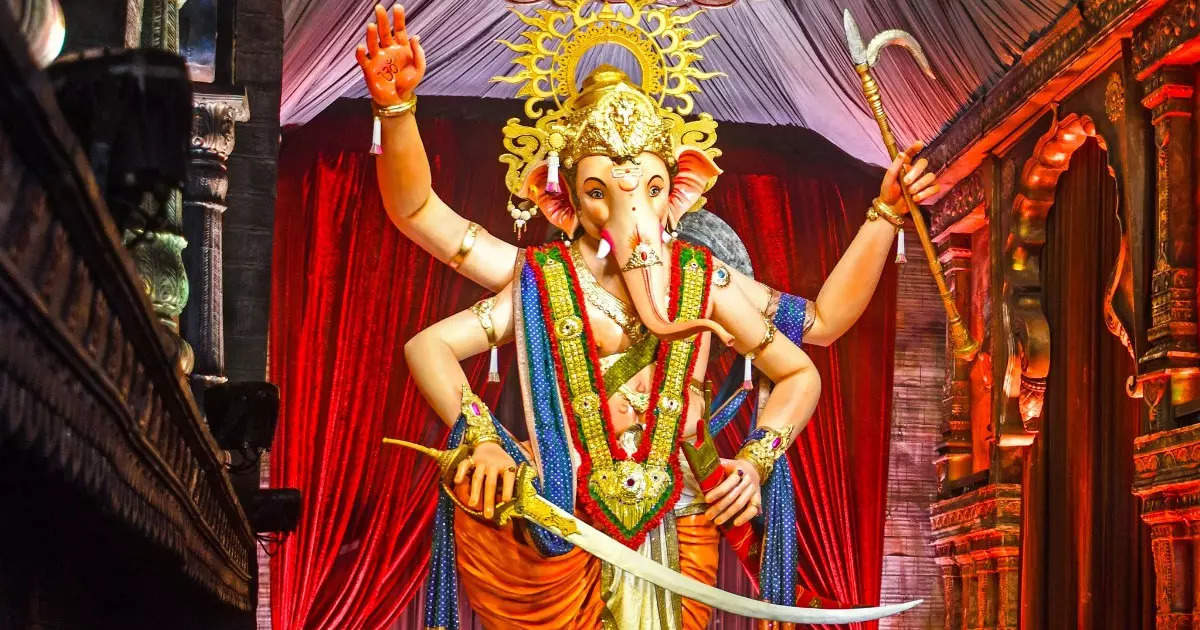 Ganesh Chaturthi 2023: मुंबई में 69 किलो सोने, 336 किलो चांदी से सजी भगवान गणेश की मूर्ति