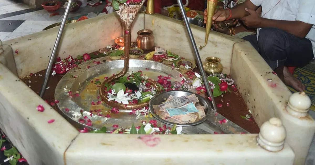 Someshwar Mahadev Temple: मंदिर तोड़ने गया था औरंगजेब, दिखा ऐसा चमत्कार कर आया जागीर भेंट