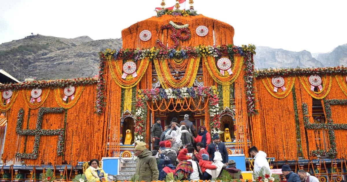 Badrinath Ki Akhand Jyoti : बदरीनाथ के खुल गए कपाट, जानें कपाट बंद होने पर कौन करता हैं 6 महीने पूजा, ऐसा है मंदिर और दिव्य ज्योति का रहस्य