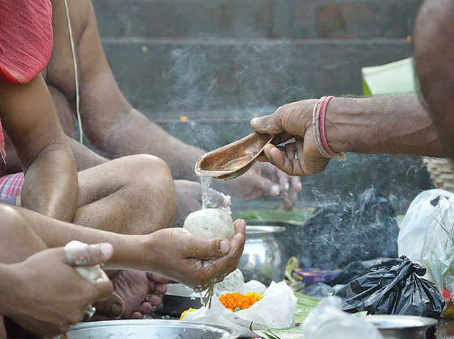 श्राद्ध का मतलब क्या है, आत्माओं को कैसा मिलता है दिया गया जल?