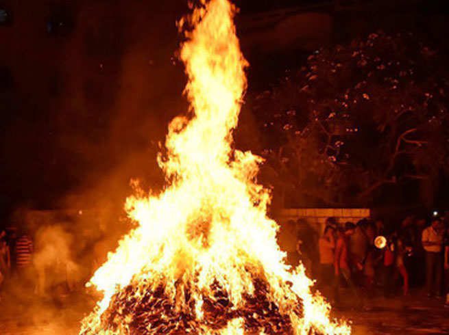 Holika Kaun Thi: प्यार की खातिर आग में जली होलिका, पढ़ें होलिका की दिल दहलाने वाली प्रेम कथा